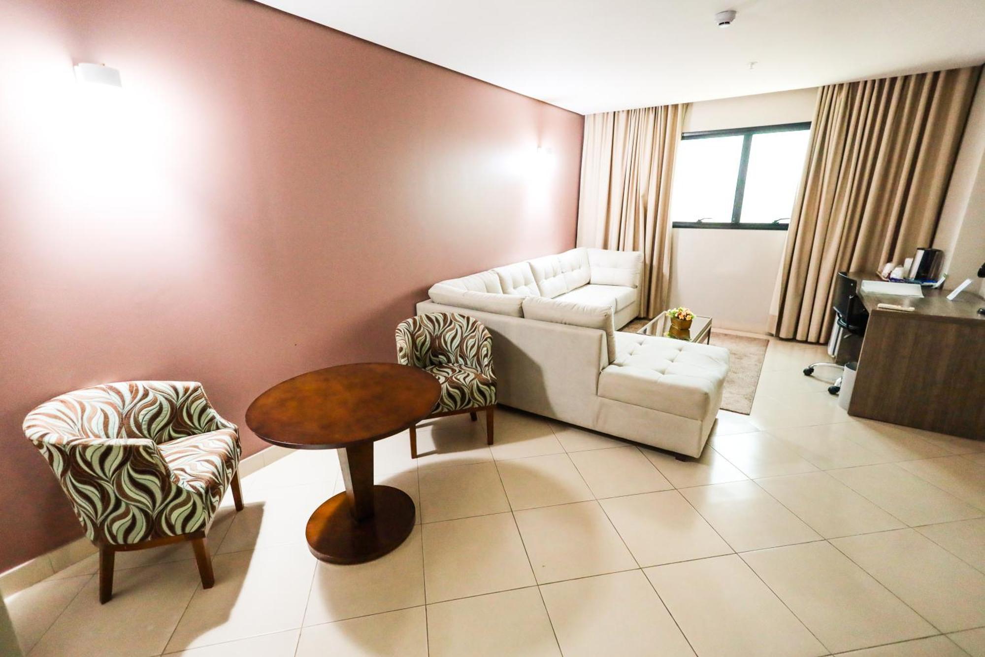 Hotel Inter Cuiaba Zewnętrze zdjęcie A living room
