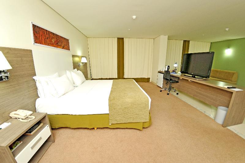 Hotel Inter Cuiaba Zewnętrze zdjęcie A room at the hotel